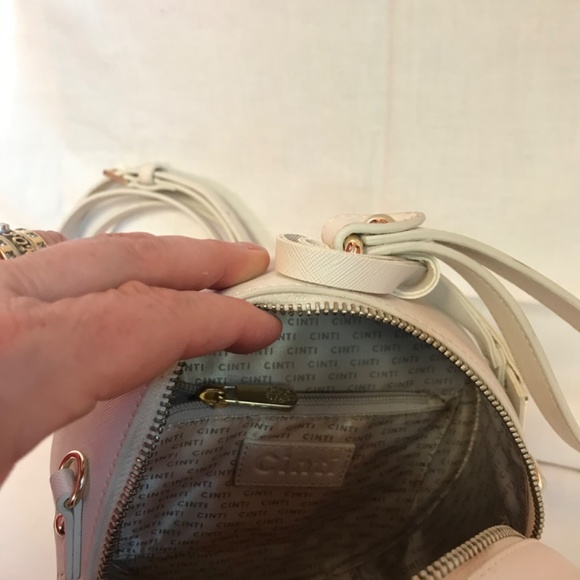 Cinti Italian round bag with extra strap - Picture 7 of 11
